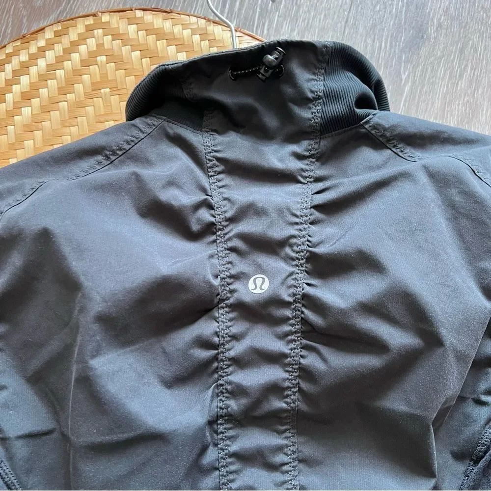 Lululemon back on Track‎ jacket Women’s Size 6